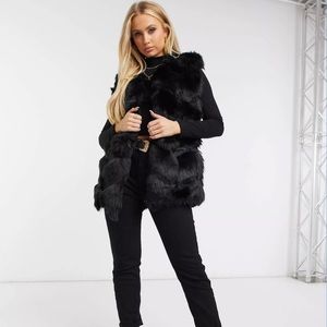 BNWT Missguided faux fur bubble gilet